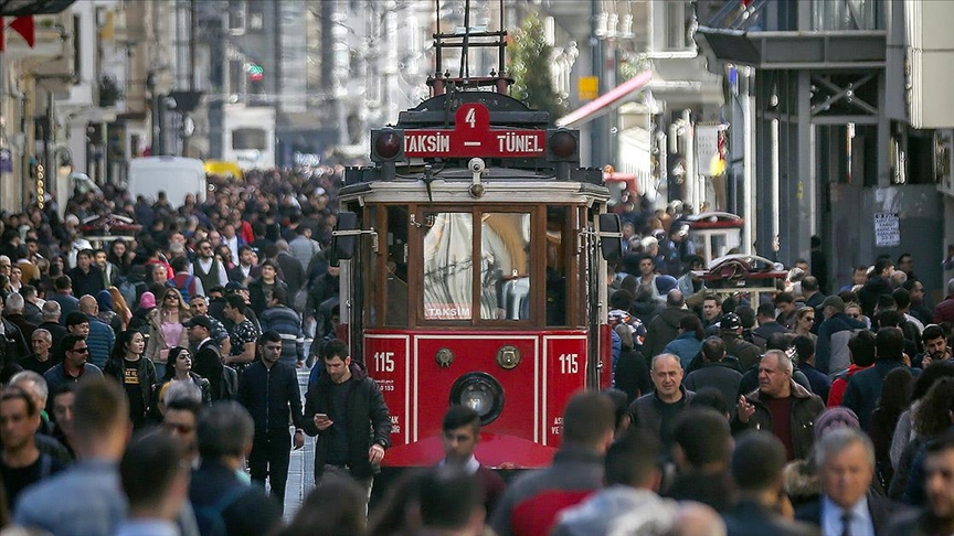 Türkiye'de doğuşta beklenen yaşam süresi kaç yıl?