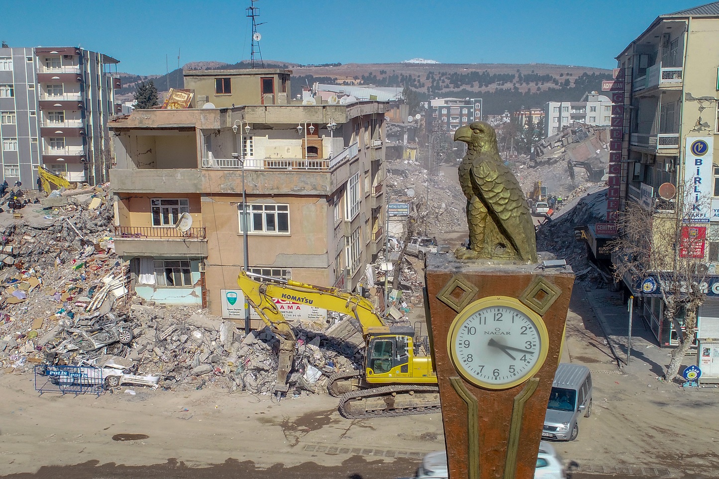 Saatlerin 04.17'de durduğu Adıyaman'da yaralar sarılıyor!