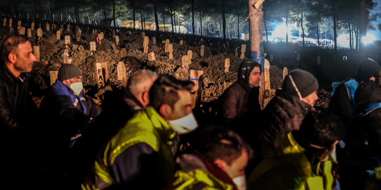 Defin işlemleri gece de sürüyor