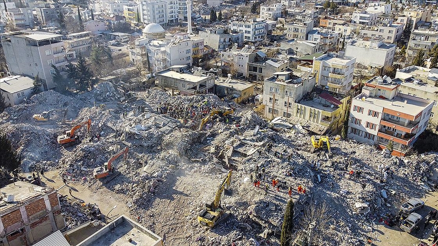 Uluslararası Bağışçılar Konferansı'nda ne kadar yardım taahhüt edildi?