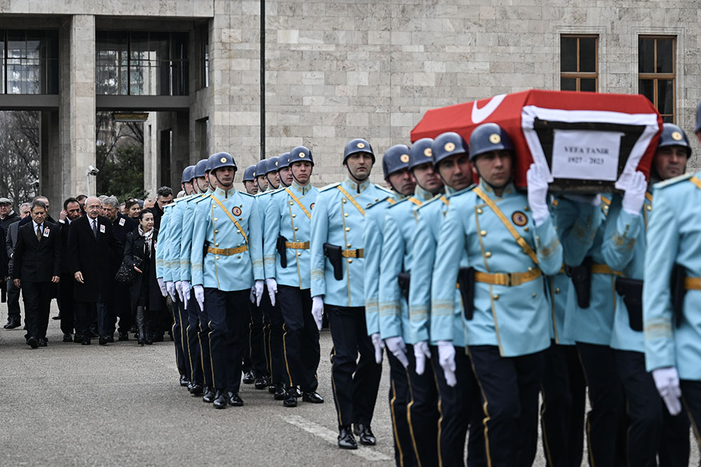 Eski bakanlardan Vefa Tanır için TBMM'de cenaze töreni