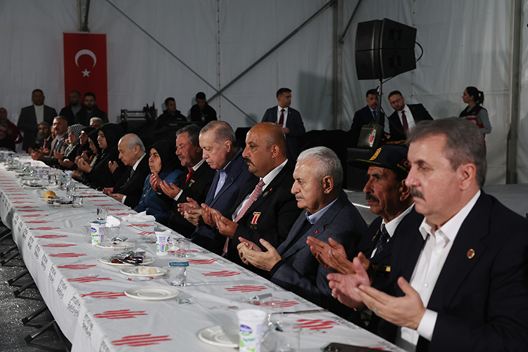 "Şehirlerimizi yeniden ayağa kaldırmadan bize durmak, dinlenmek yok"