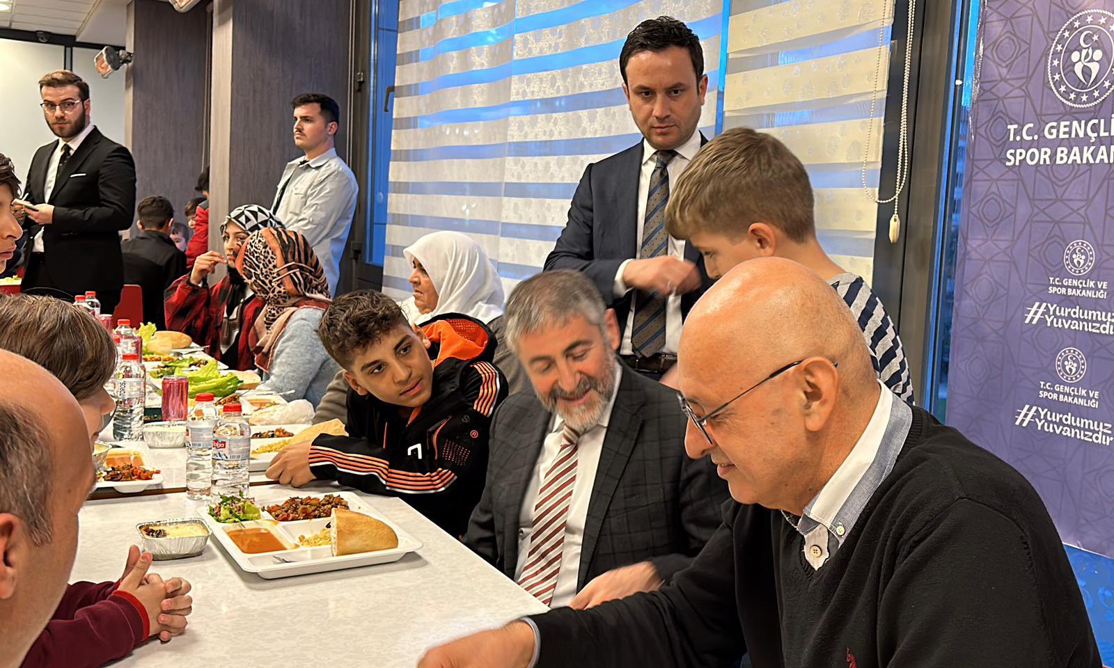 Bakan Nebati, Konya'da depremzedelerle iftarda buluştu