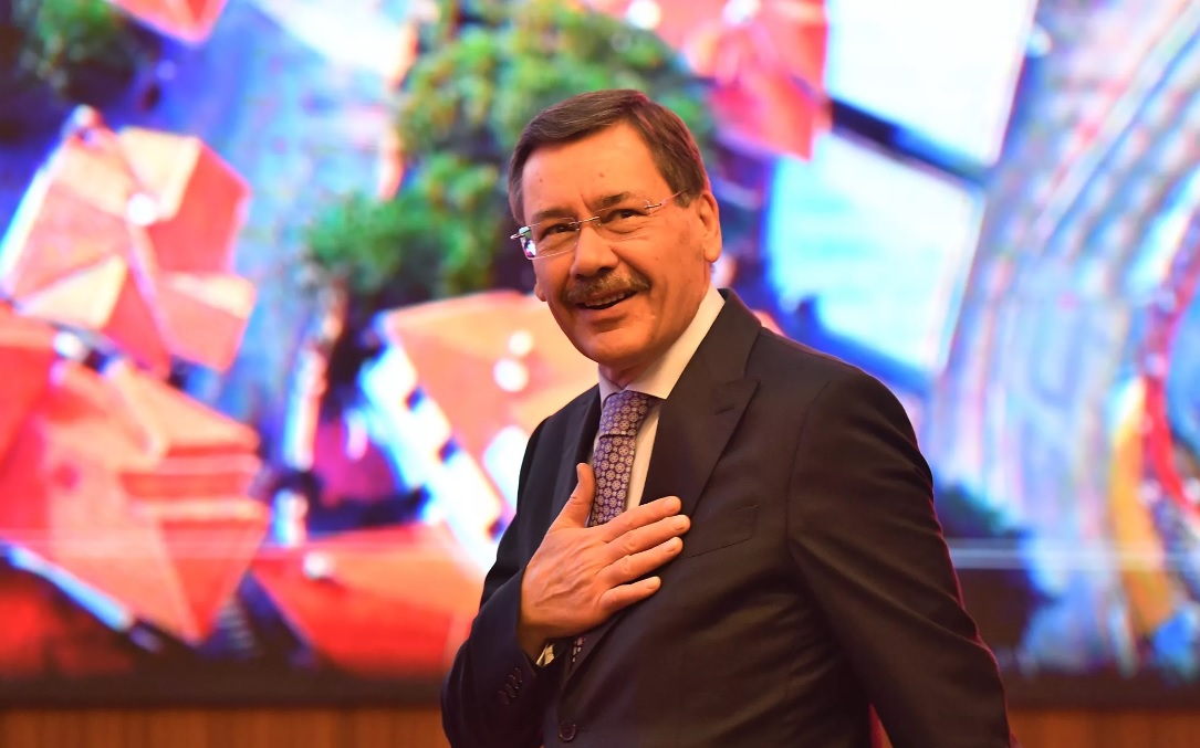 Melih Gökçek’ten Konyalı adaya övgü