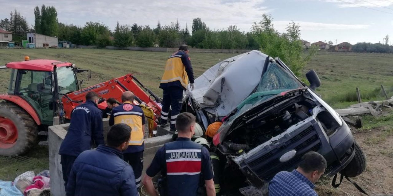 Konya'da minibüs devrildi: 1 ölü, 8 yaralı