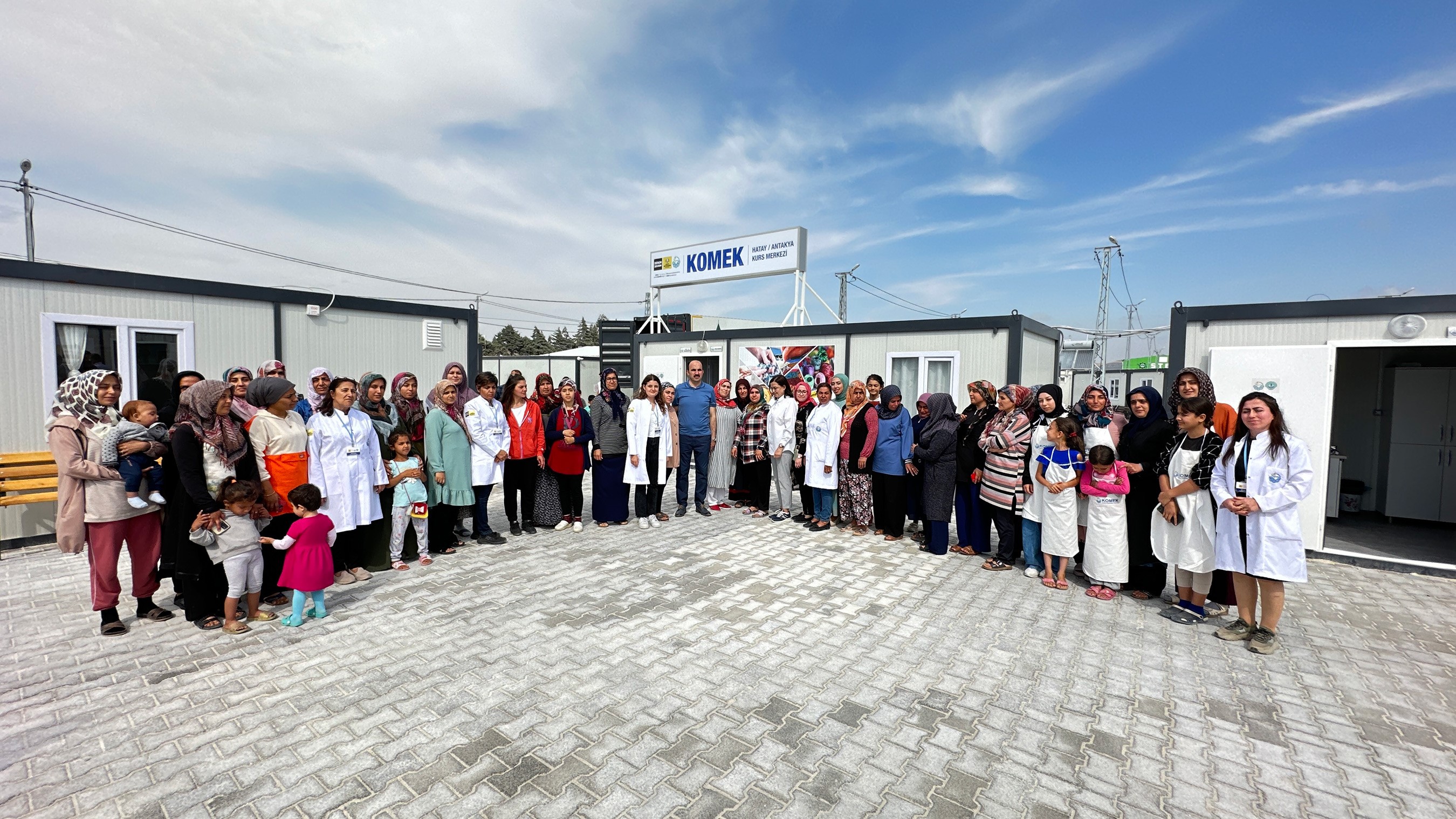 Başkan Altay Hatay’da açılan KOMEK’te depremzede kursiyerlerle buluştu