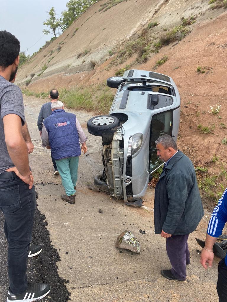 Konya'da kontrolden çıkan kamyonet takla attı