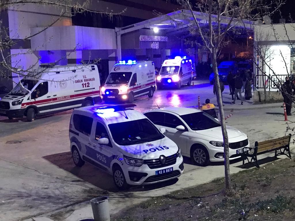 Konya'da silahlı kavga: 8'i polis 12 kişi yaralandı