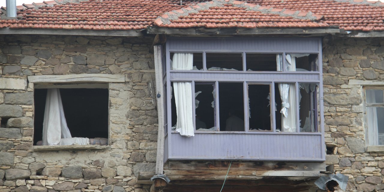 Konya'da bir eve yıldırım isabet etti