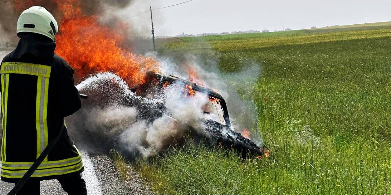 Konya'da seyir halindeki otomobilde yangın