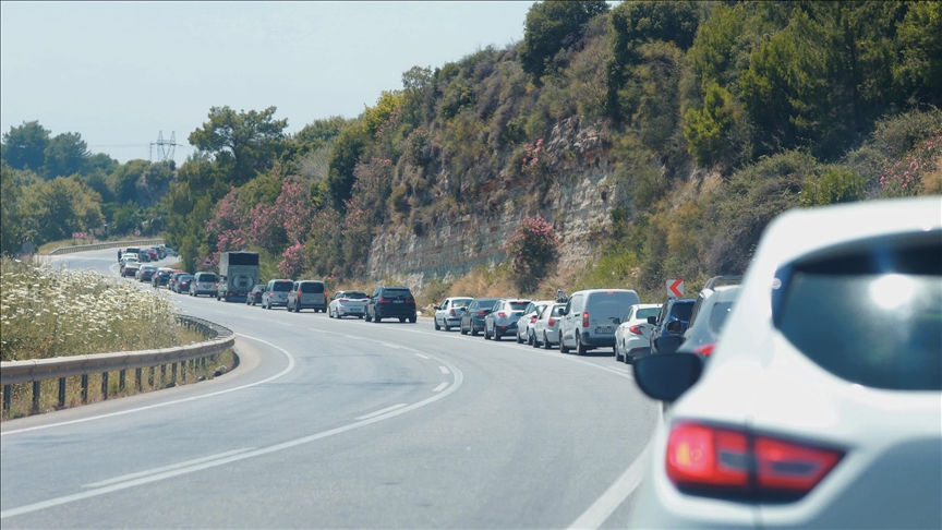 Antalya-Konya kara yolunda bayram yoğunluğu