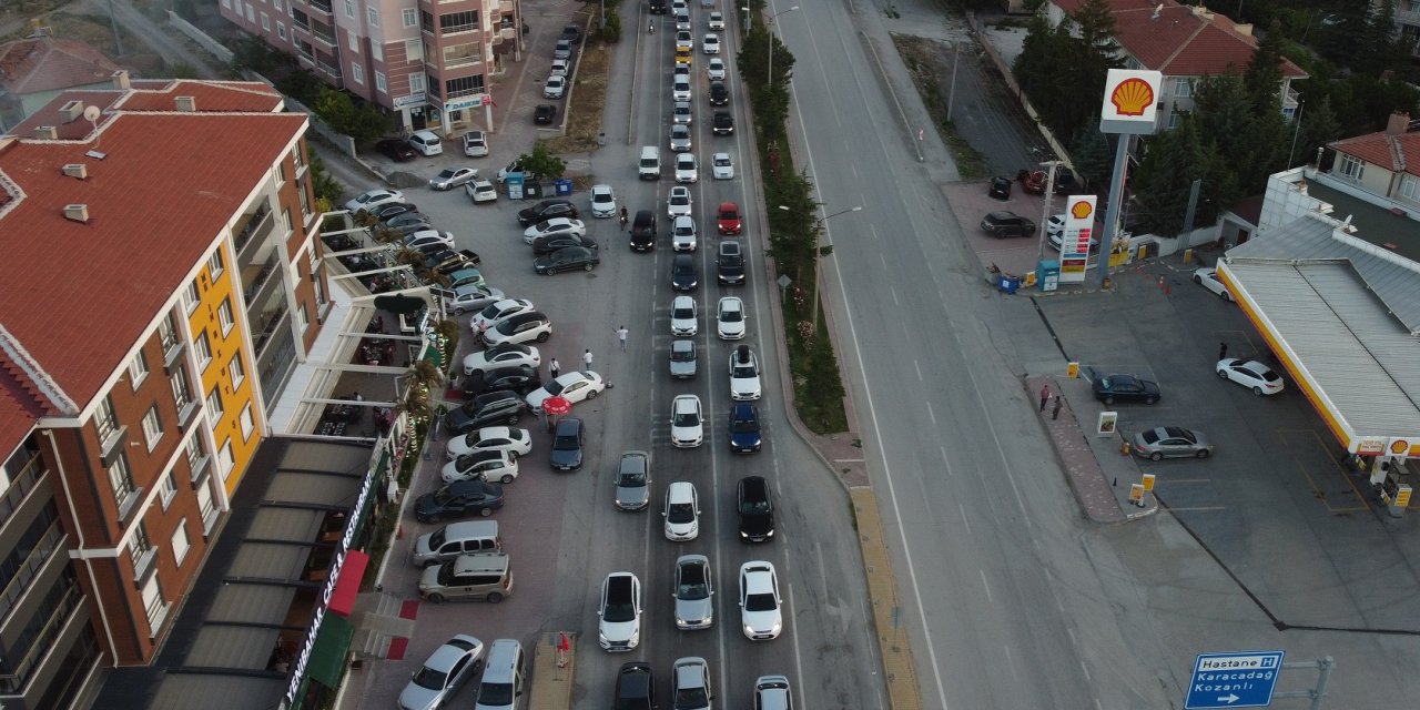 Konya-Ankara kara yolunda trafik yoğunluğu