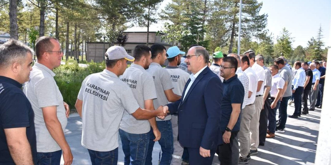 Başkan Yaka, personel ile Millet Kafe’de bayramlaştı