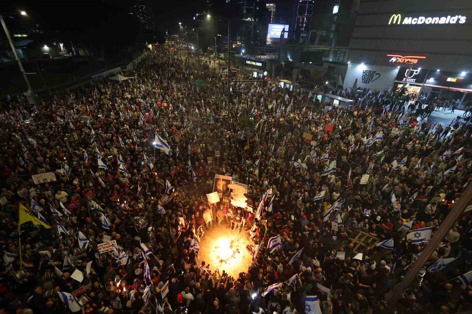 İsrail Meclisi önünde binlerce kişiden “ateşkes” protestosu