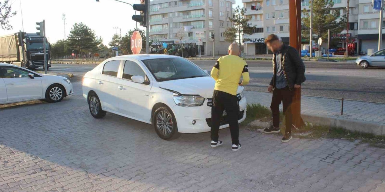 Konya’da üç araç çarpıştı: Yaralılar var