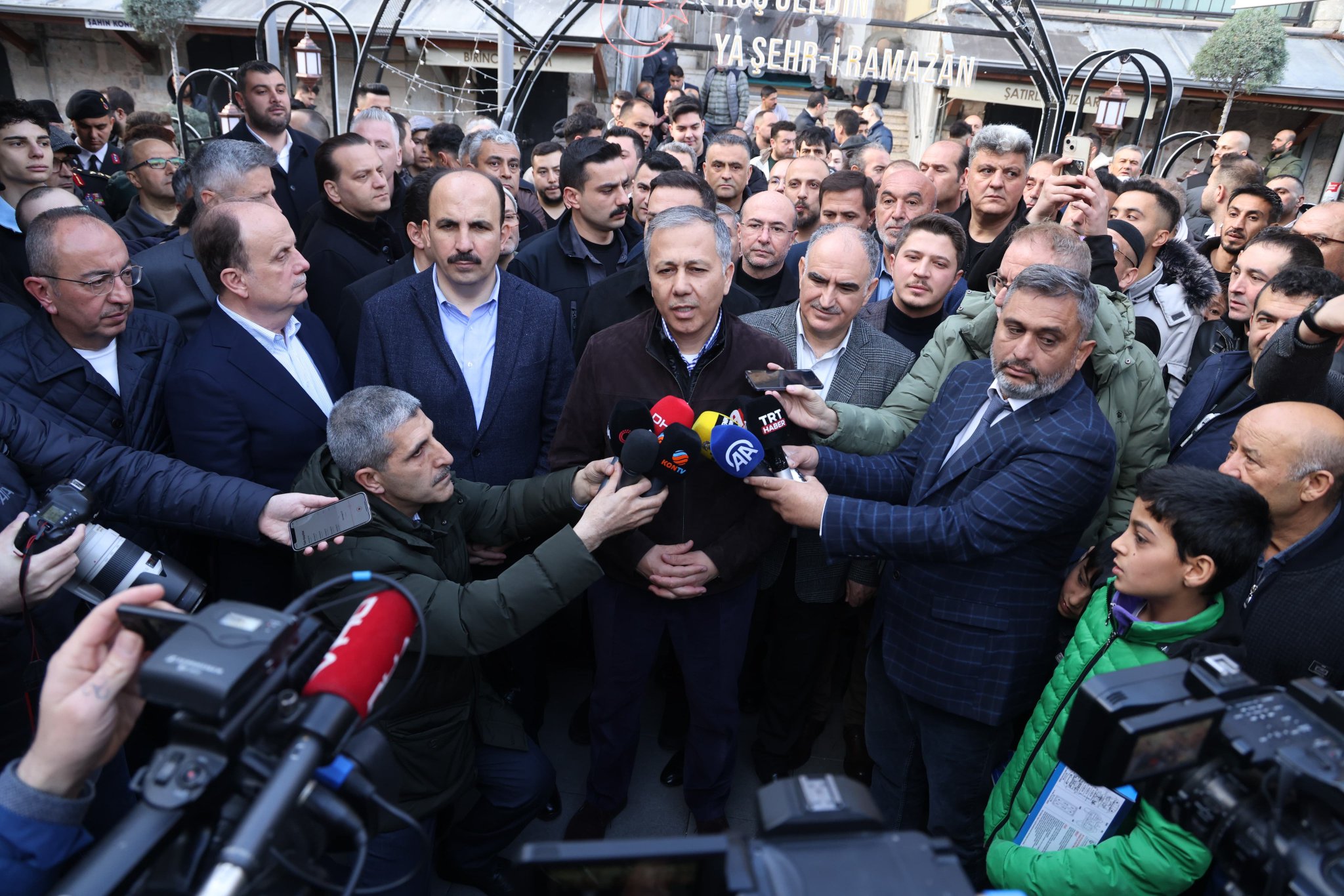 Bakan Yerlikaya ve başkanlar, Konyalılar ile bayramlaştı