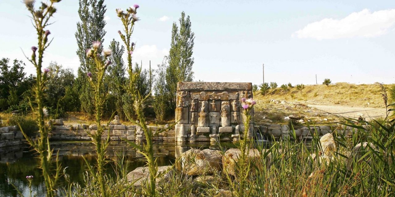 Konya'daki kutsal su anıtı bin yıldır bozulmadı