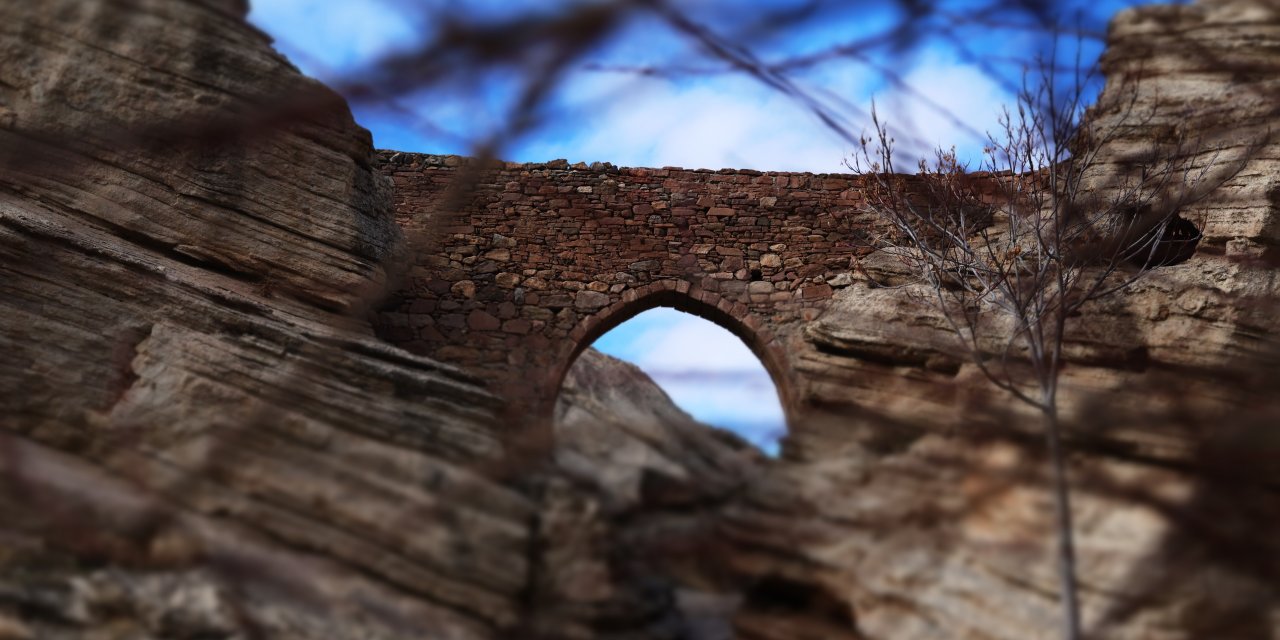 Konya'nın 5 bin yıllık mahallesinde ürküten köprü