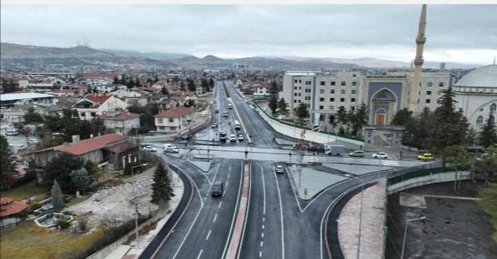 Konya'da atlı dede yeni caddeyi test etti