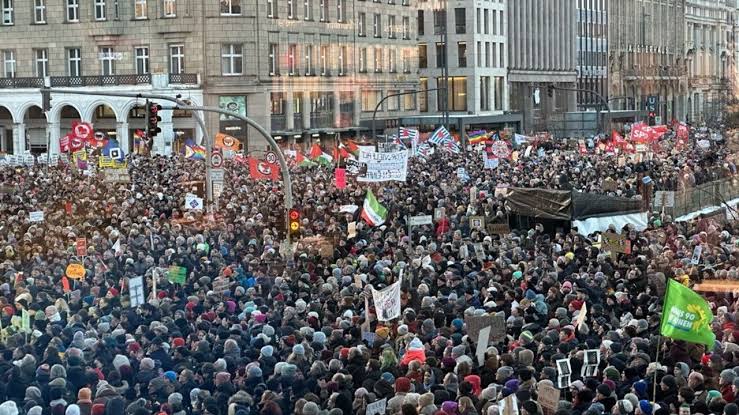 Almanya’da "İsrail’e silah sevkiyatını durdurun" protestosu