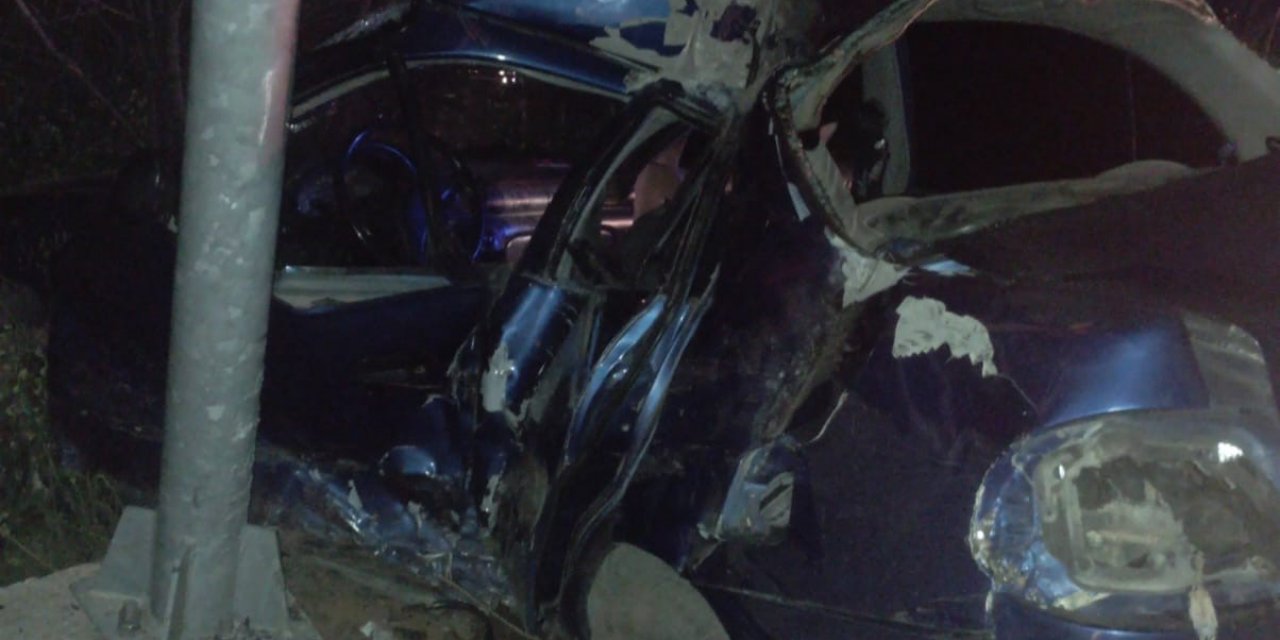 Konya'da ölümlü kaza: Otomobil tabelalara çarptı
