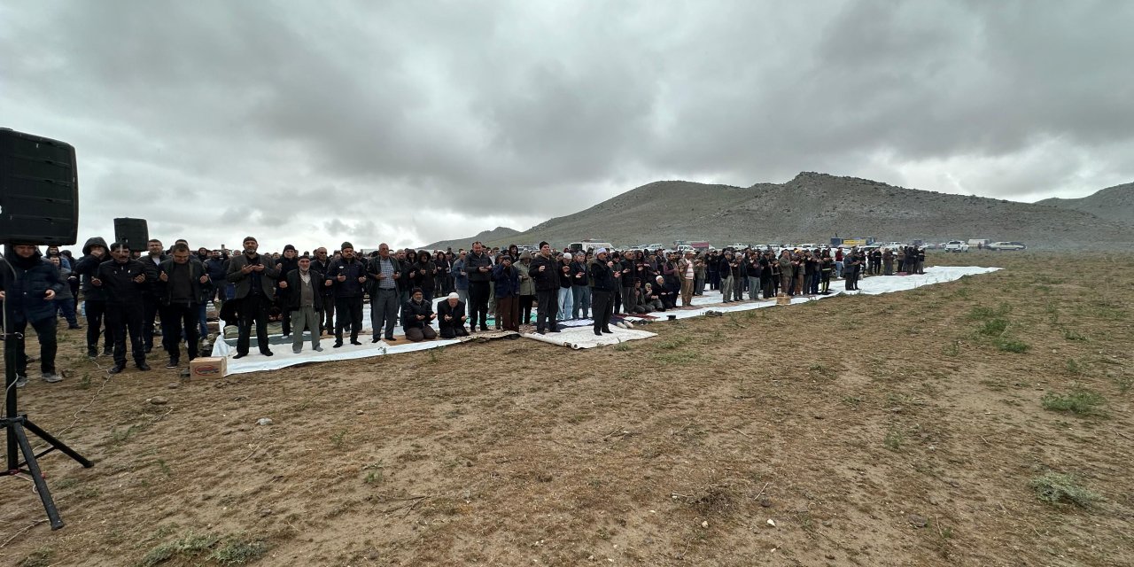 Konyalı çiftçiler şükür duasına çıktı