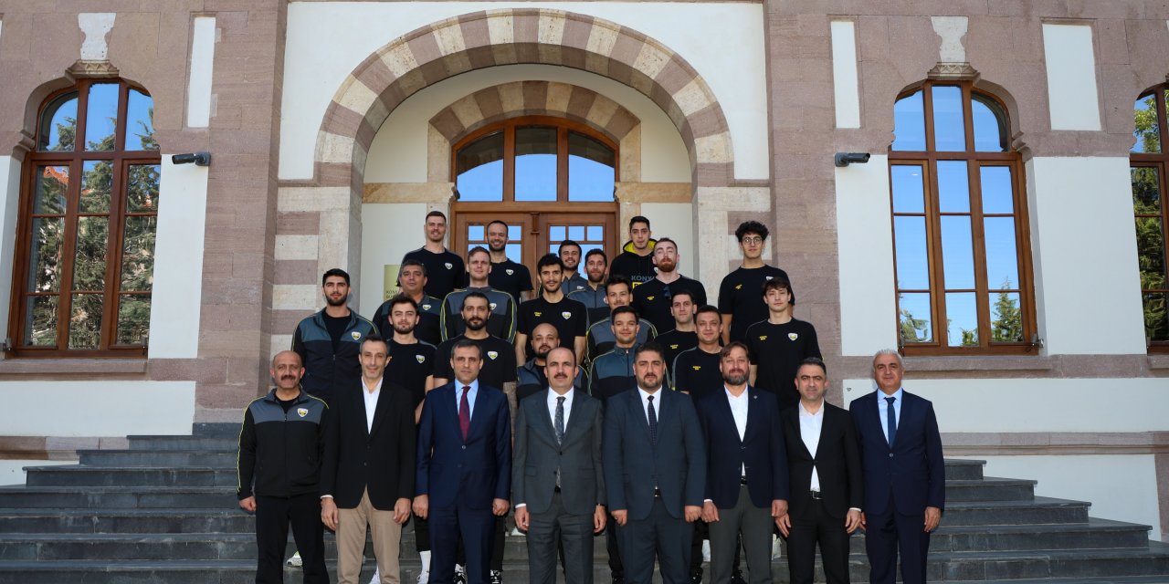 Başkan Altay, şampiyonları ziyaret etti