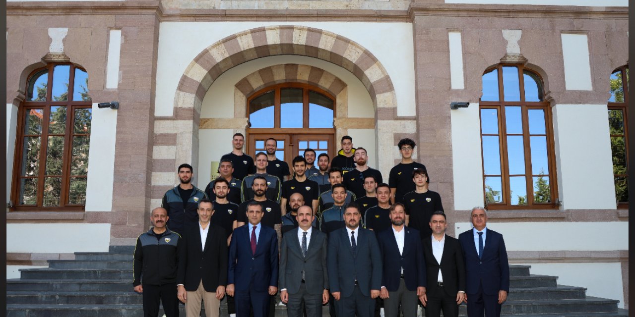 Türkiye Basketbol Ligi’ne Yükselen Takım Başkan Altay’ı Ziyaret Etti