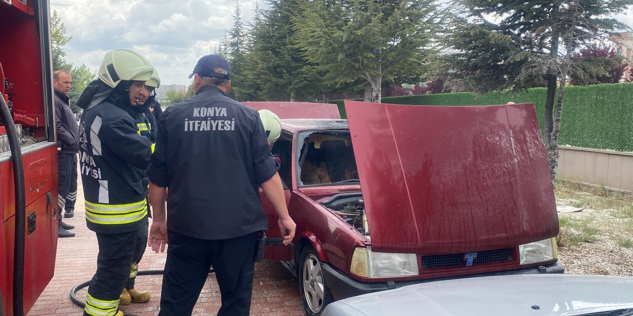 Konya’da hastane otoparkındaki otomobilde yangın