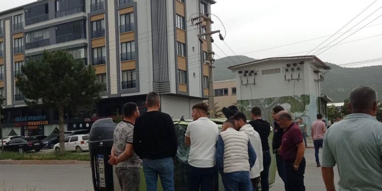 Konya'da hafif ticari araç ile motosiklet çarpıştı: 3 yaralı