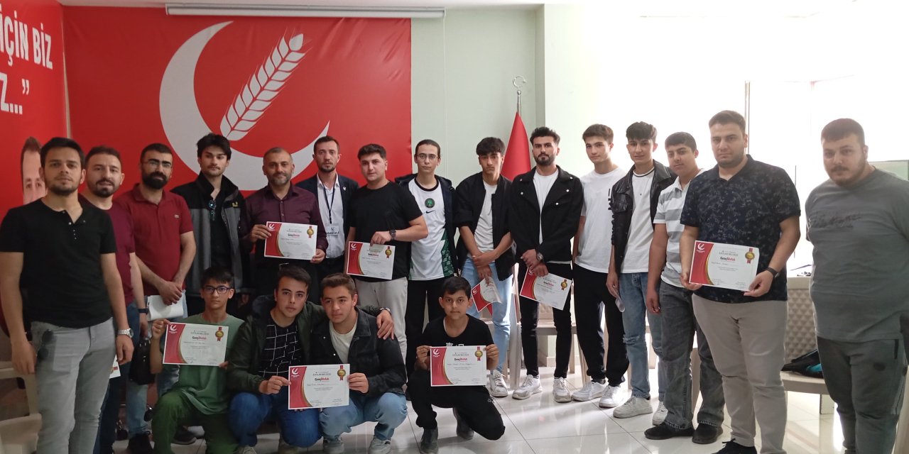 Yeniden Refah Partisi Meram'dan PS4 turnuvası! Kazananlara ödül yağdı