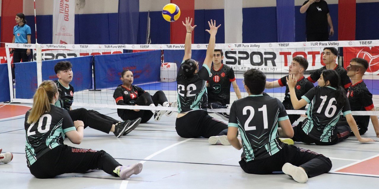 Oturarak Voleybol Türkiye Şampiyonası başladı