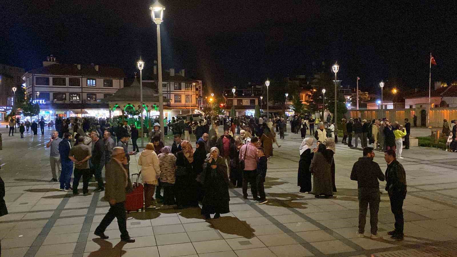 Konya’dan ilk hac kafilesi dualarla uğurlandı