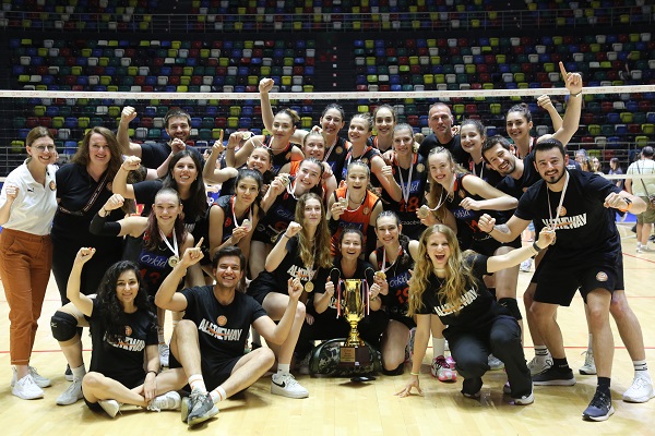 Eczacıbaşı Genç Kız Takımı Türkiye şampiyonu oldu