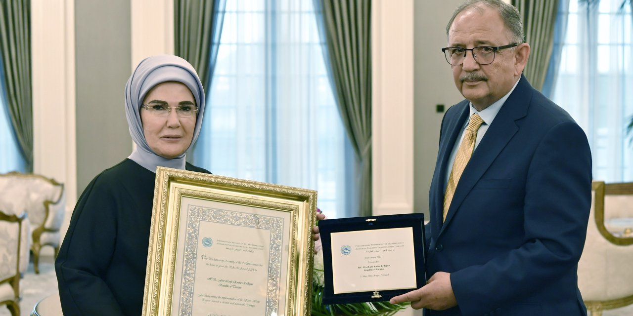 Emine Erdoğan, "Sıfır Atık" projesine verilen AKDENİZ-PA ödülünü teslim aldı