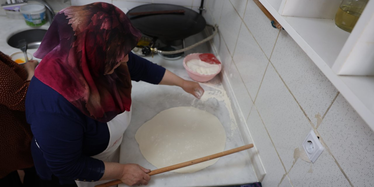 Konya'da oto tamircisi için kolları sıvamıştı: Börekçi abla oldu