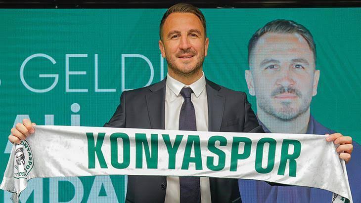 Konyaspor'da imzalar atıldı! Takım Ali Çamdalı'ya emanet