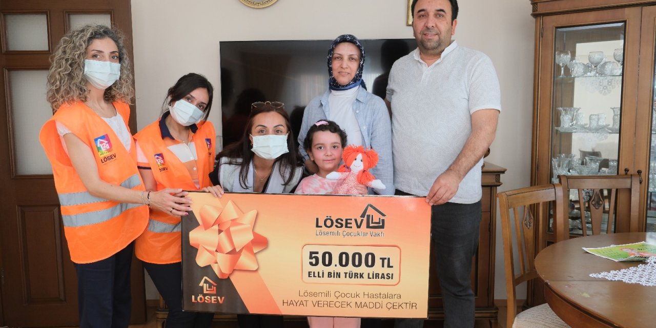 LÖSEV, ailelere 50 bin lira bağışladı