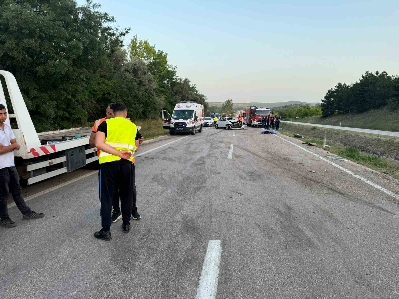 Otomobil takla attı, anne ile kızı hayatını kaybetti