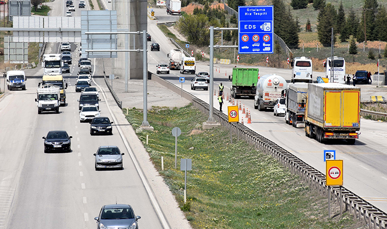 43 ilin geçiş güzergahı yine tıkandı! Bayram trafiği başladı