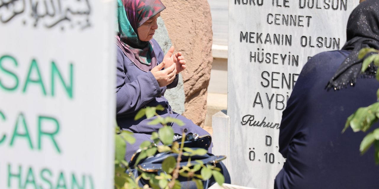 Konya’da mezarlıklarda bayram yoğunluğu