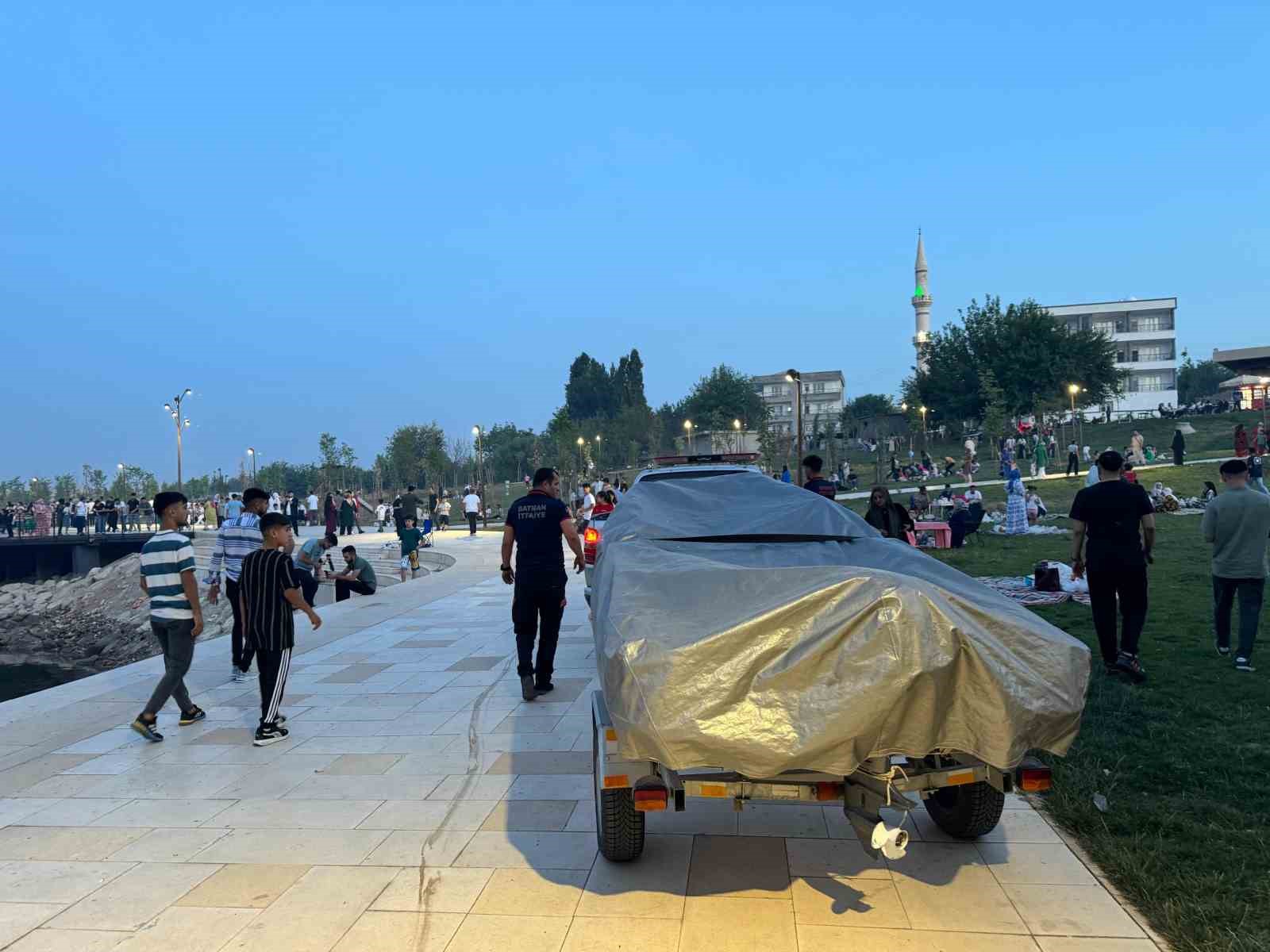 Barajda mahsur kalan 2 vatandaş kendi imkanlarıyla çıktı