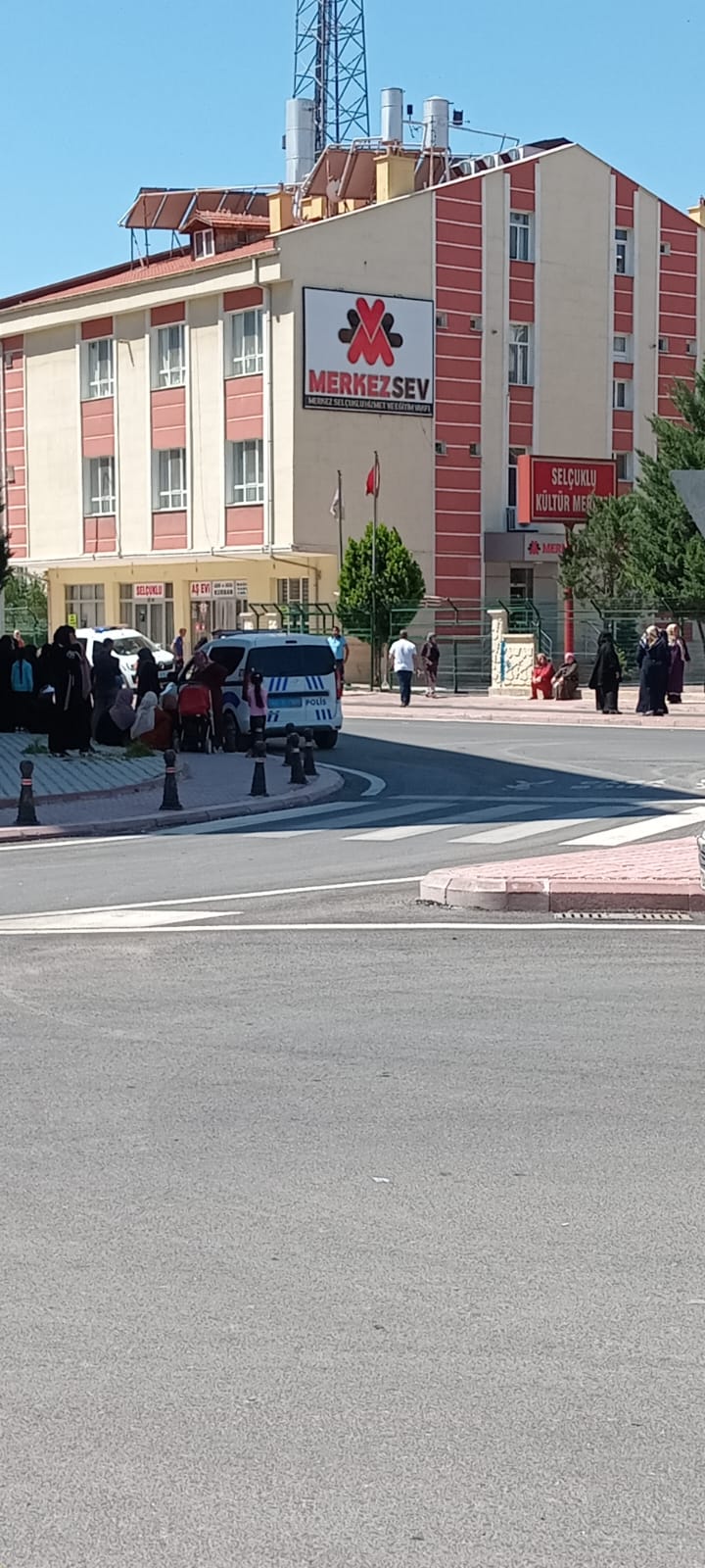 Konya'da resmen kurban haracı kesildi! Polisler müdahale etti