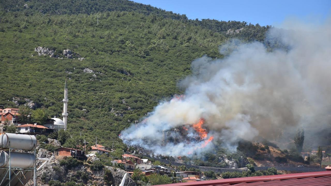 Bir günde yıldırım yüzünden 11 yangın çıktı