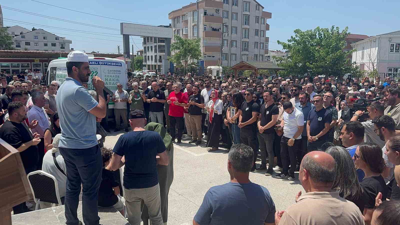 Öldürülen müdür yardımcısınına son görev