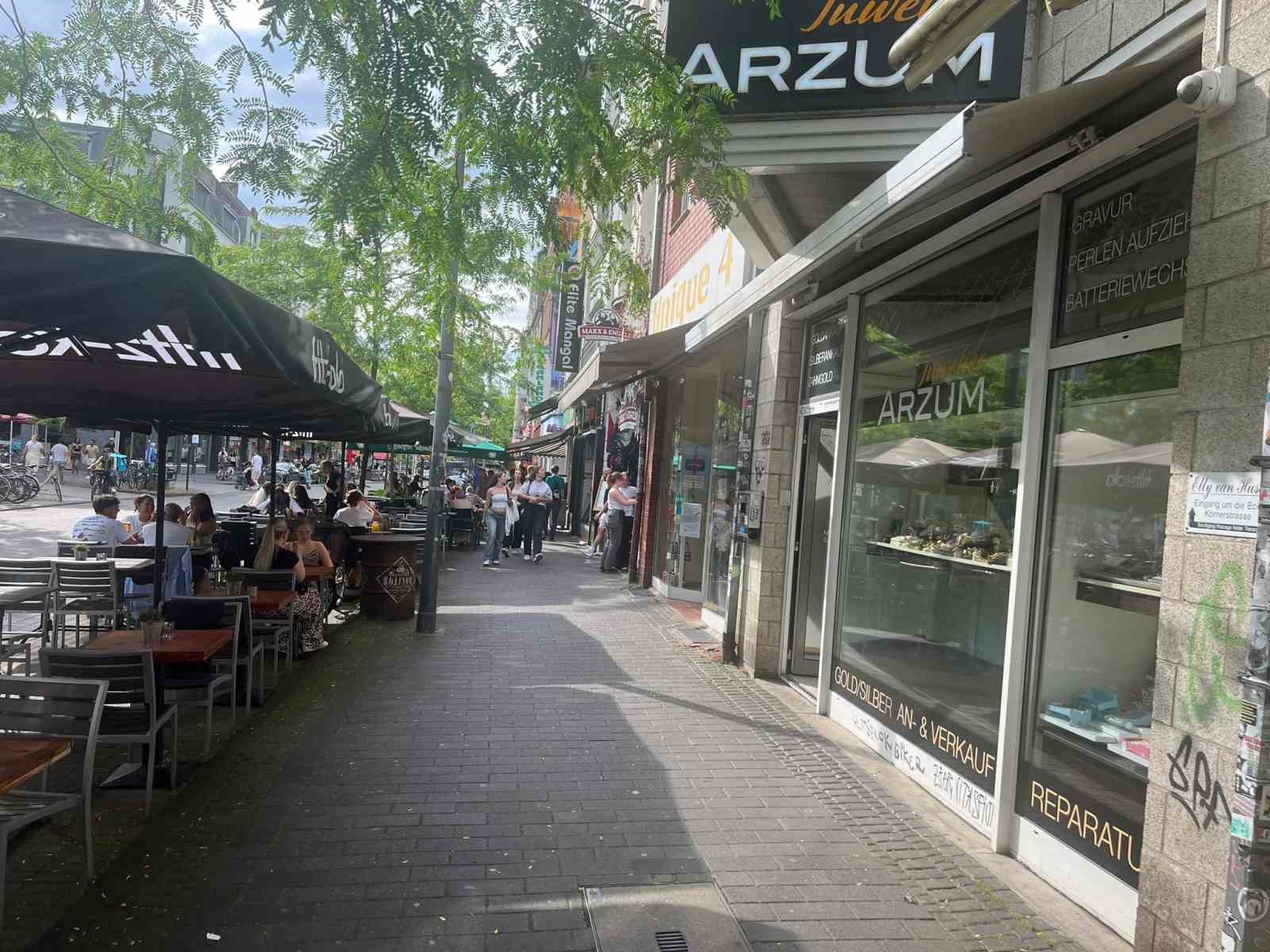 Almanya’da kuyumcuya giren silahlı hırsıza Türk çalışan engeli