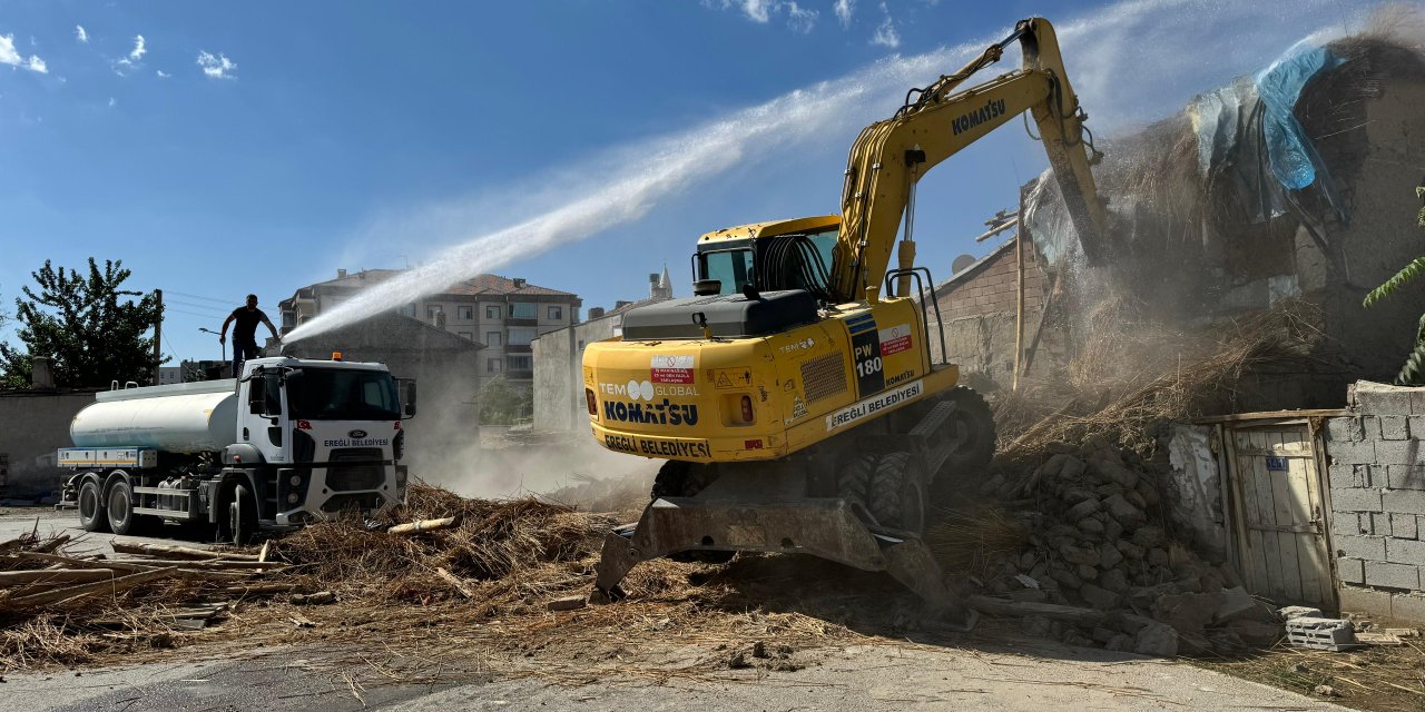 Konya'nın bu ilçesinde güvenlik amaçlı binalar yıkılıyor