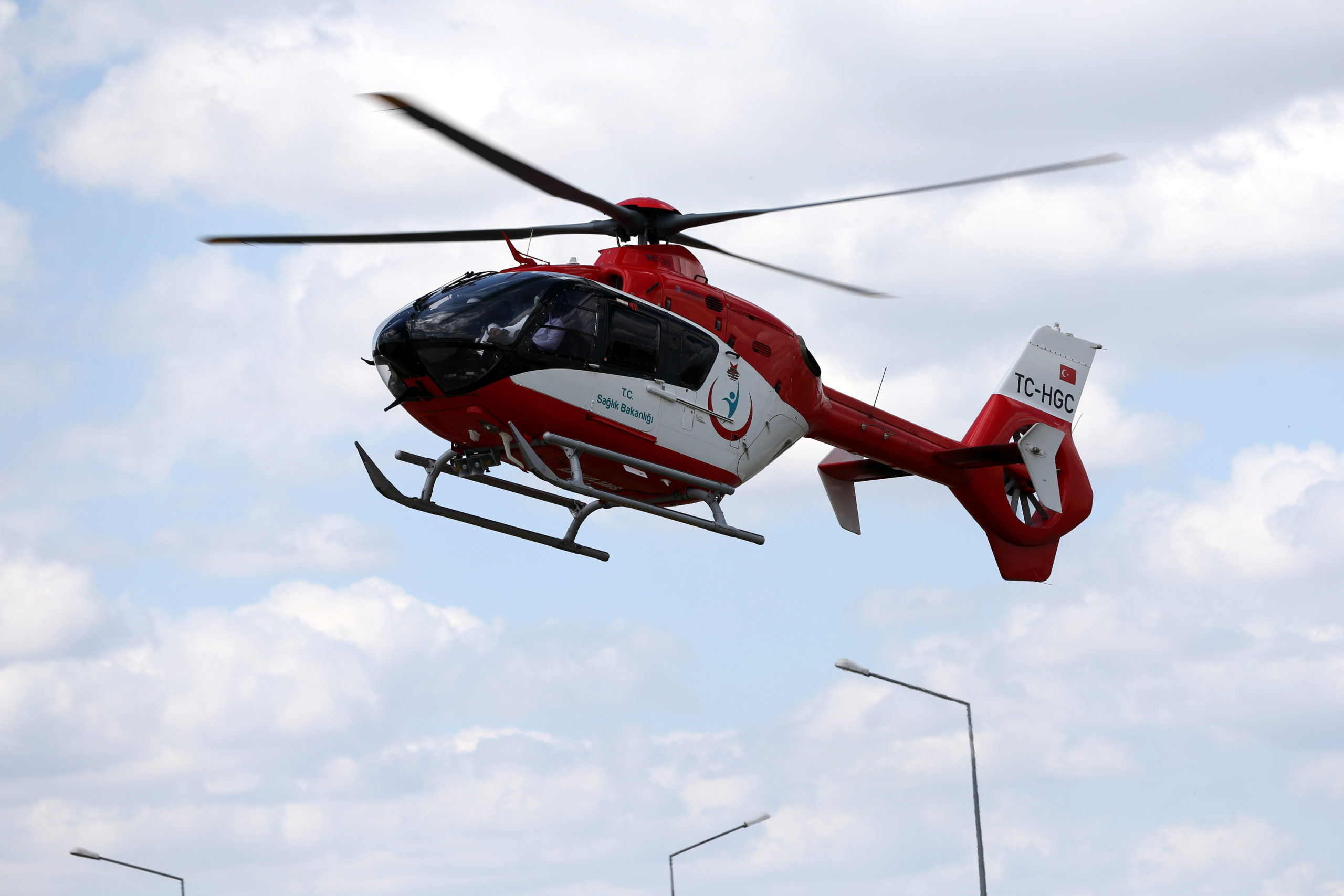 Eski belediye başkanı bayıldı, imdadına helikopter yetişti