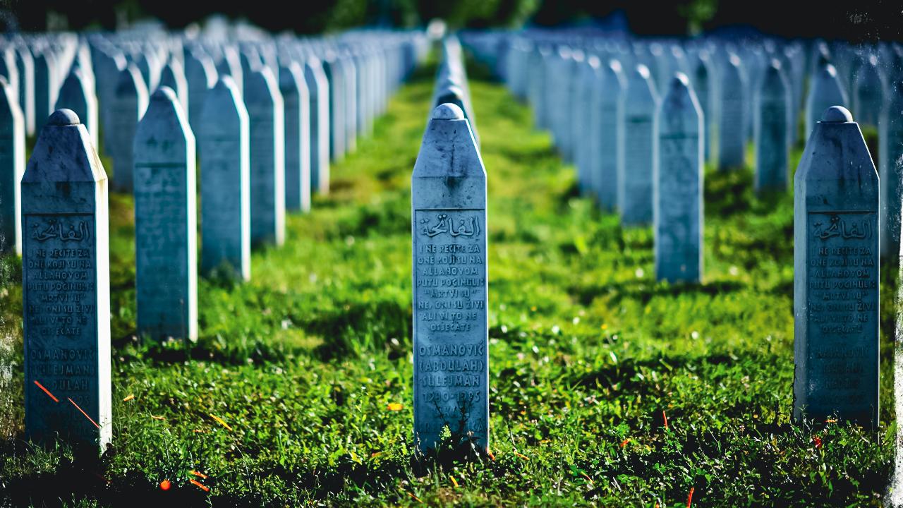 Srebrenitsa Soykırımı’nın 14 kurbanı daha toprağa verildi