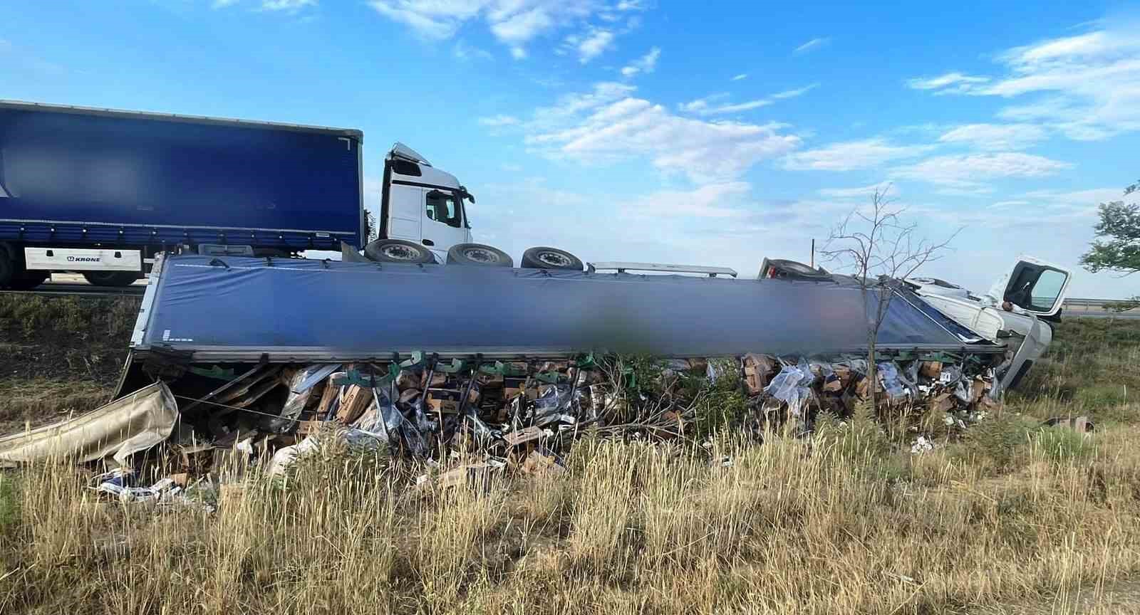 Konya’da alkol yüklü tır devrildi